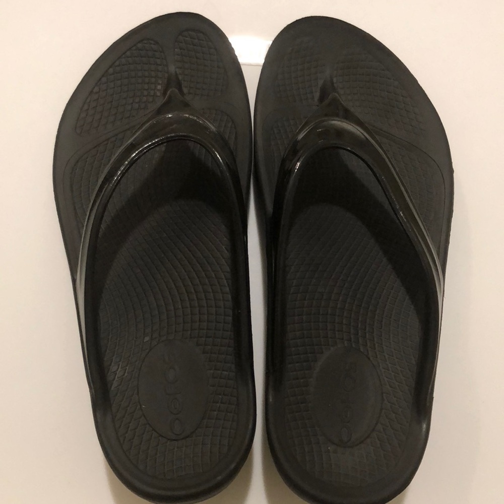 Oofos OOlala sandal women’s black Size 7